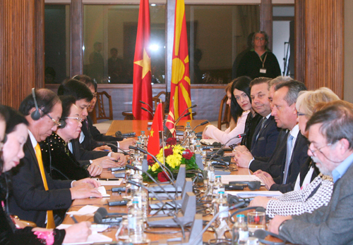 Phó Chủ tịch nước Nguyễn Thị Doan hội kiến Thủ tướng Macedonia ảnh 2